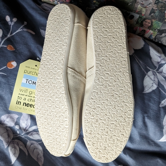 TOMS off white, 10 BNWT - Picture 5 of 5
